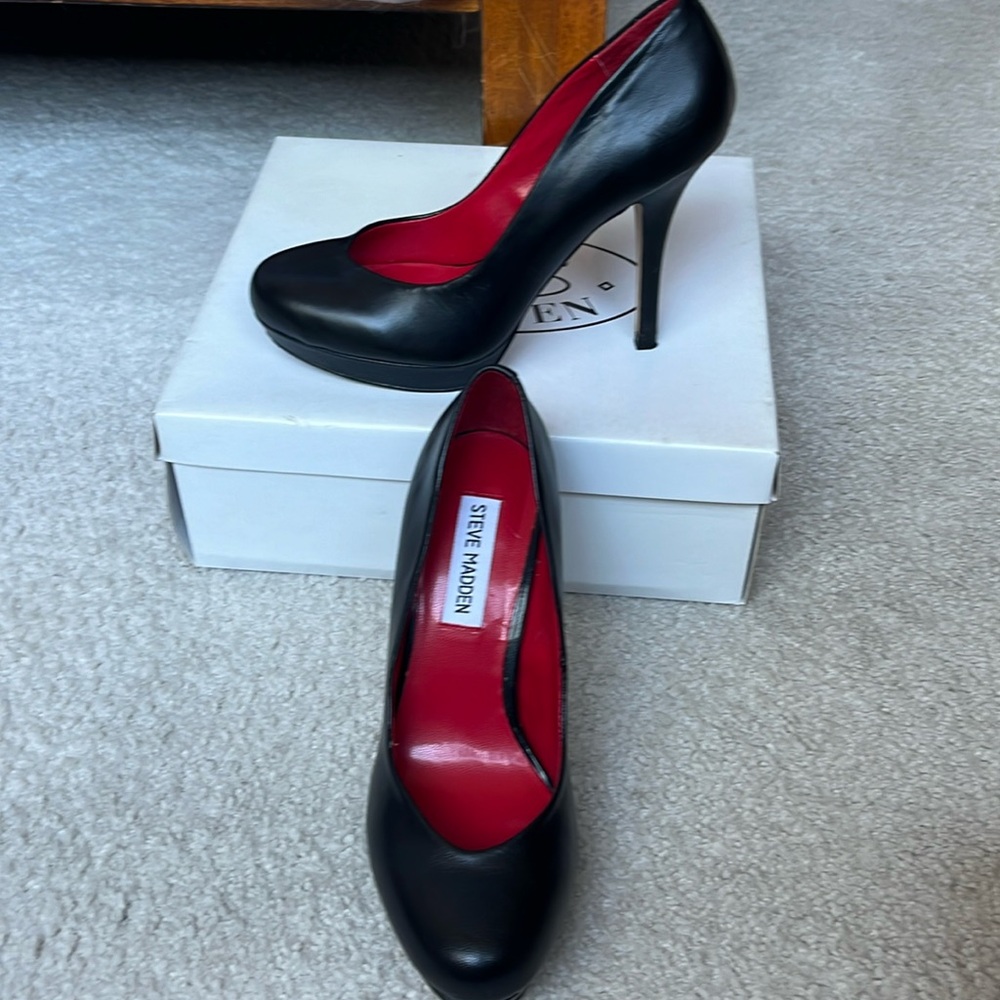 Steve Madden Glaam, black leather with red inside. Size 6.5